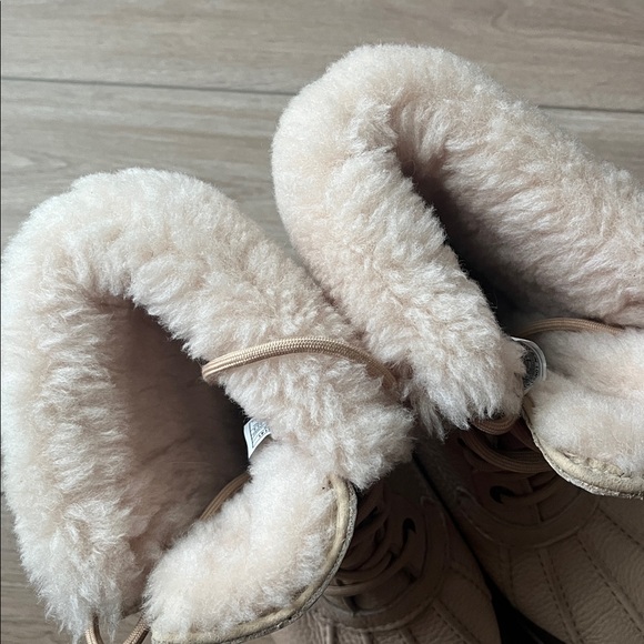 Ugg Adirondack III Boot - Picture 9 of 14